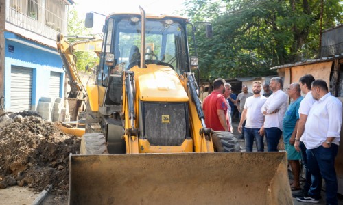 Prefeito de BM acompanha obras nos bairros São Silvestre e Bom Pastor